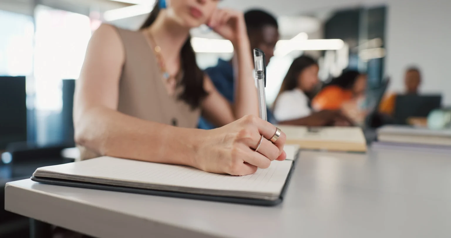 Cómo estudiar para los exámenes de la universidad