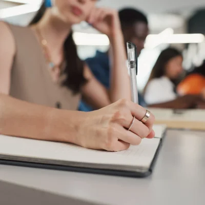 Cómo estudiar para los exámenes de la universidad